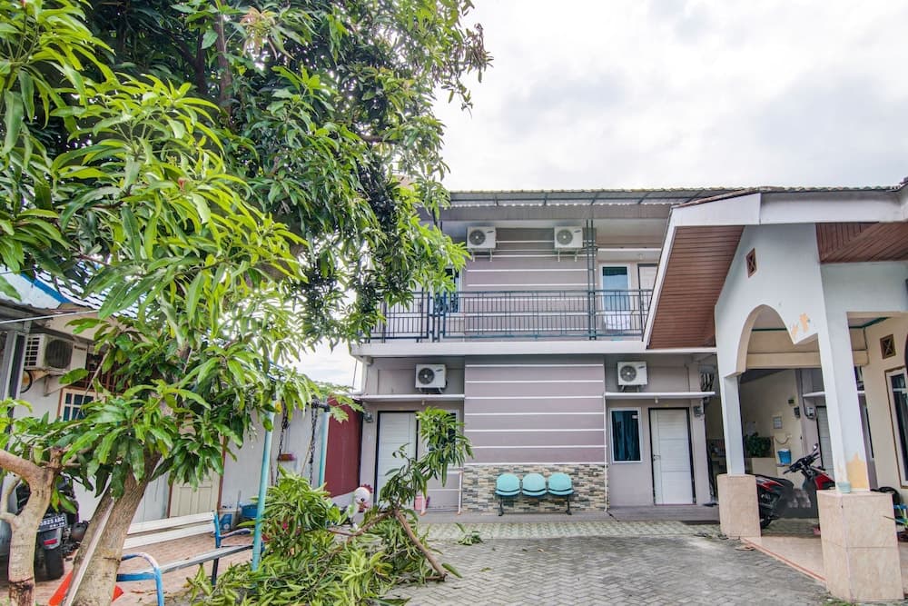 OYO 92861 Raya Guest House Syariah