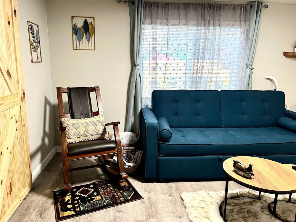 Log cabin in heart of Anchorage