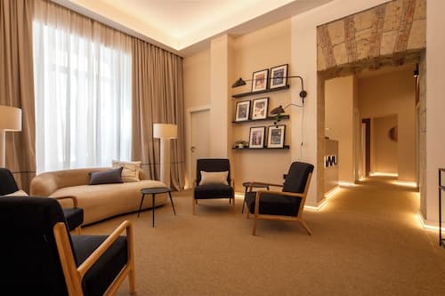 Mamalu Studios and Suites