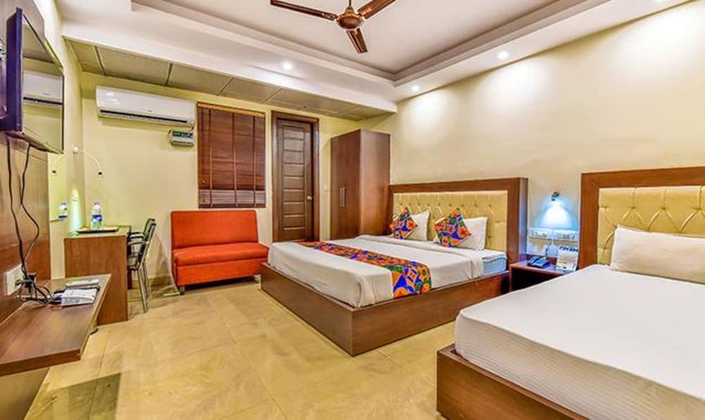 Fabhotel Sr Residency