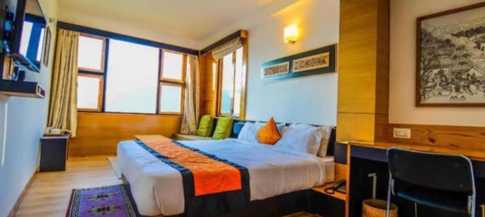 Goroomgo Mist Tree Mountain Gangtok