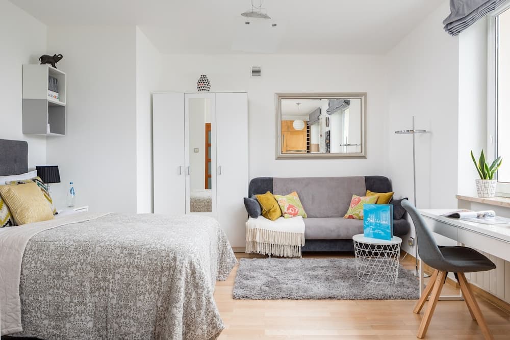 Studio Al. Wyzwolenia 10 by Renters