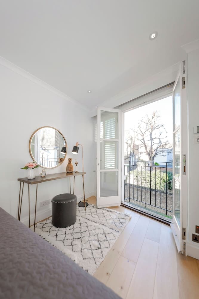 Kensington Oasis Central London 2BR Private House - Near Harrods, Kensington Palace, and other London attractions