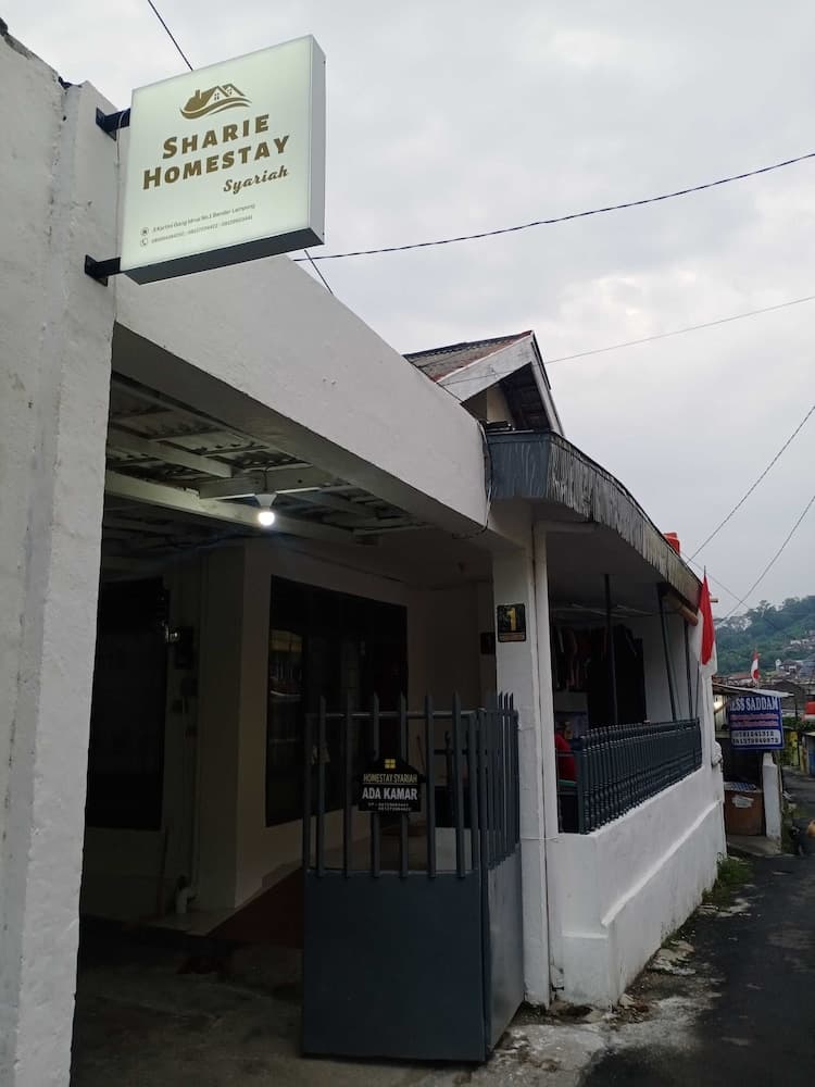 SPOT ON 91597 Sharie Homestay Syariah