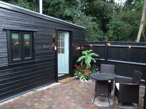 Charming Woodland Lodge 2 Person 1 Bedroom