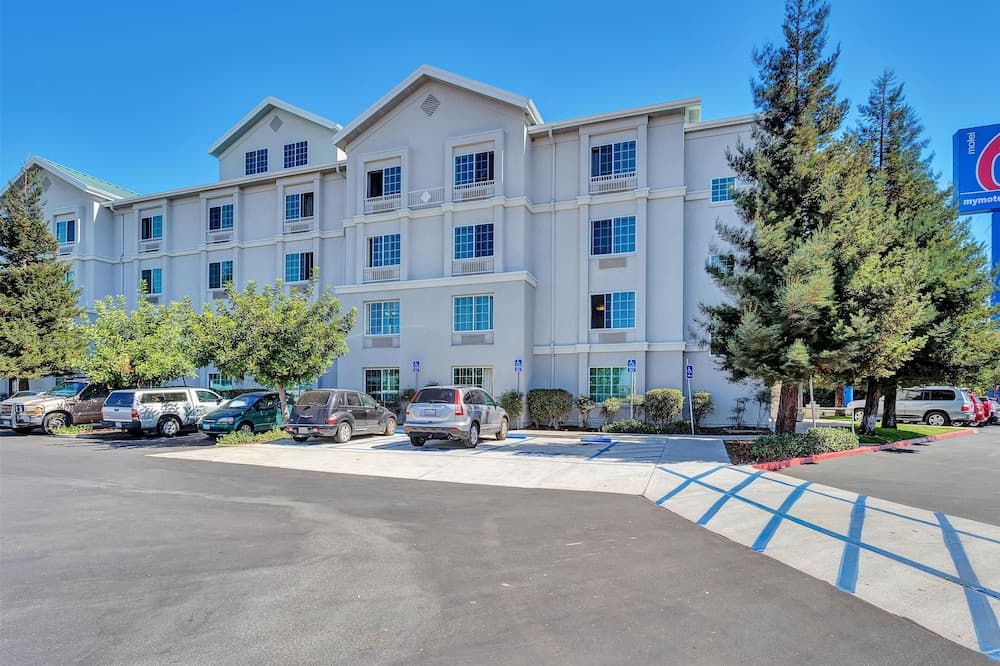 Studio 6 Belmont, CA – San Francisco - Redwood