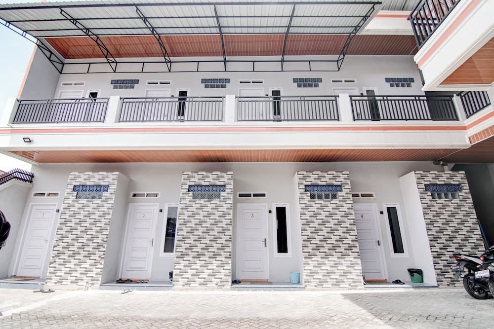 OYO 92806 Penginapan Geby Syariah