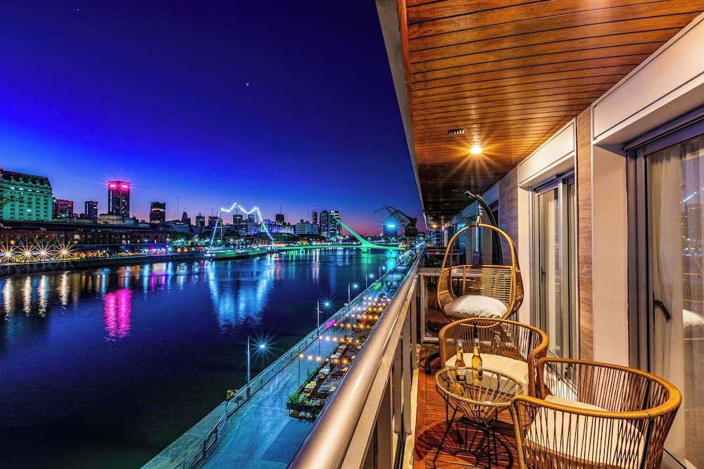 2BR Family Apt Puente de la Mujer View