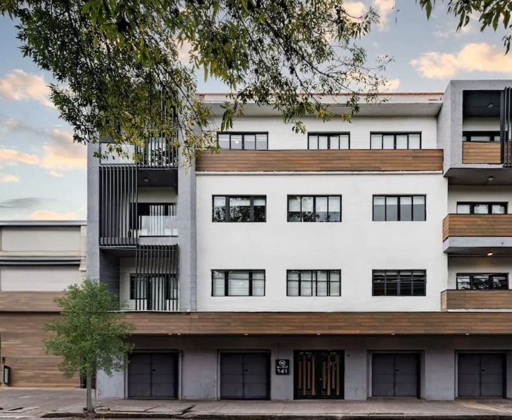Mariano Escobedo Apartments by VH