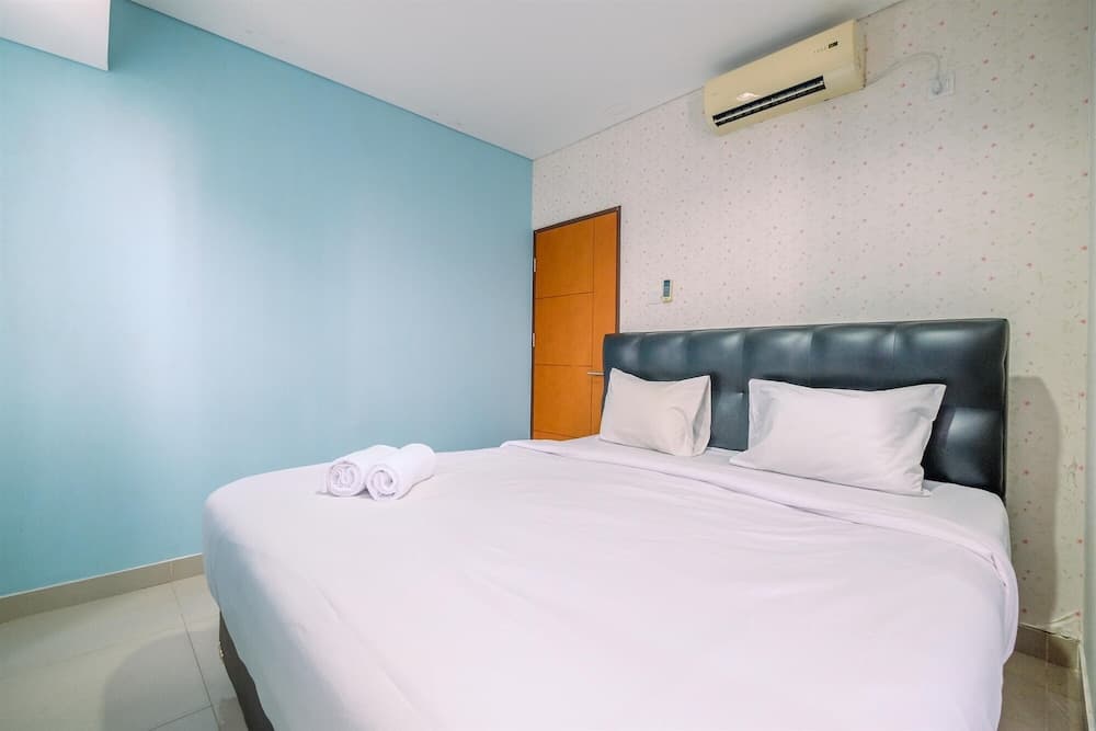 Comfortable And Homey 2Br Apartment At Royal Olive Residence