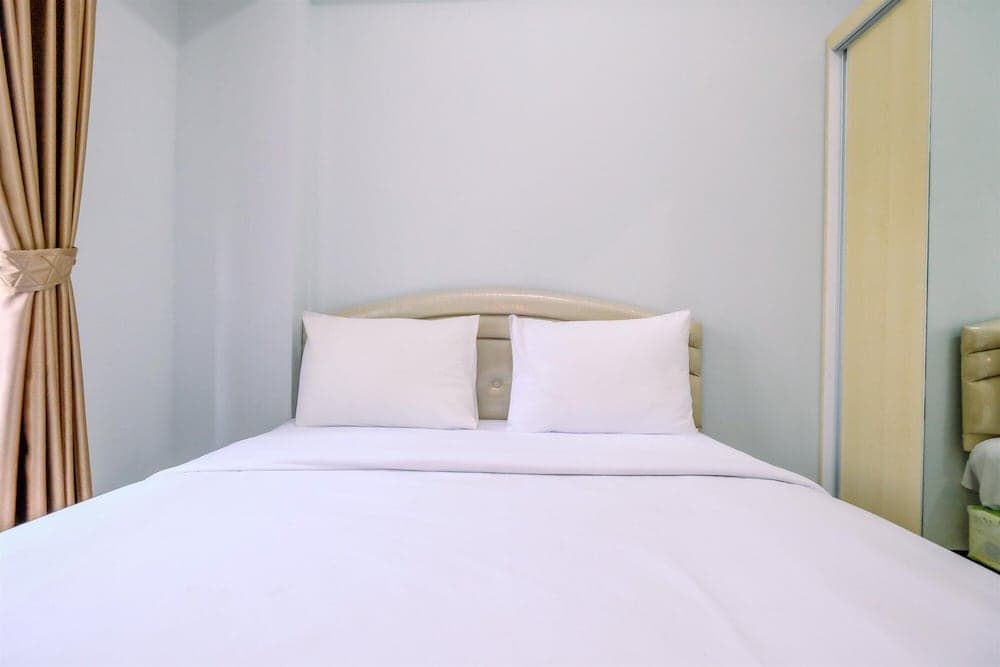 Cozy Living 2Br Royal Heights Apartment