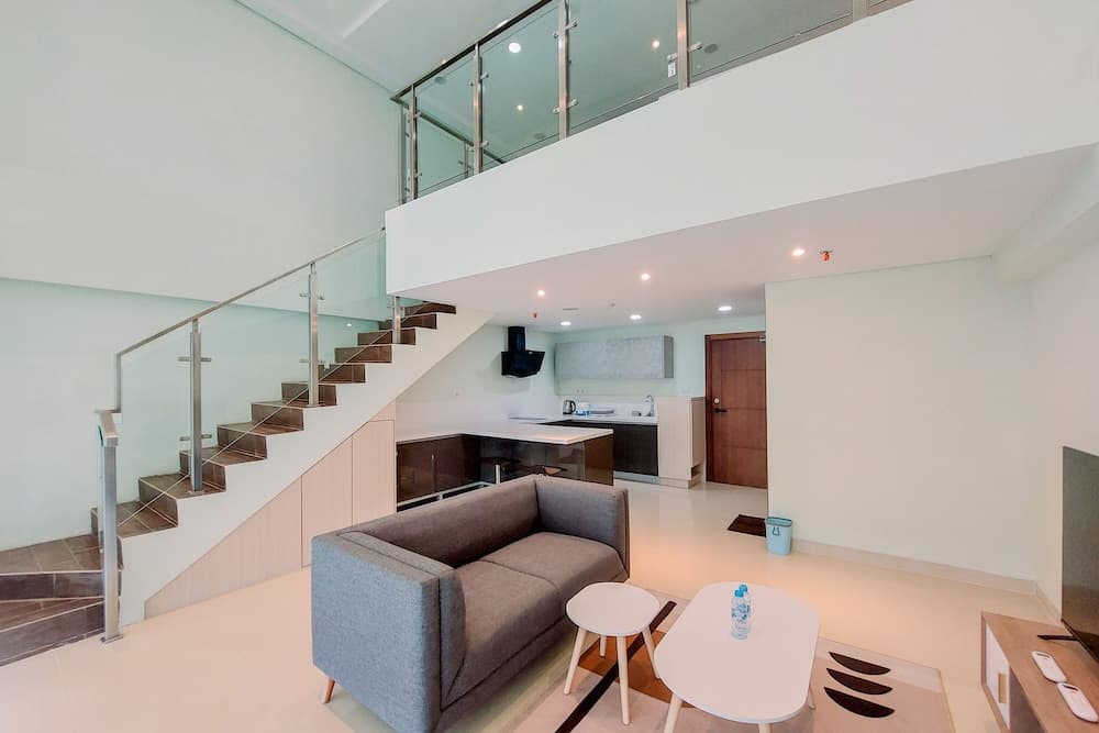 Big Studio Loft Apartment at The Reiz Condominium Medan By Travelio