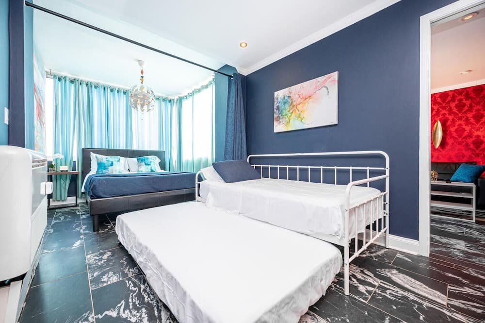 ATL Downtown Condo with Free Parking