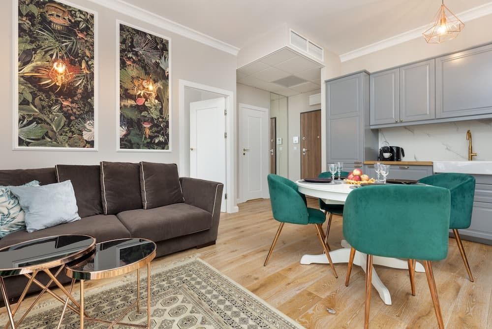 Prymasa Tysiąclecia Apartment by Renters