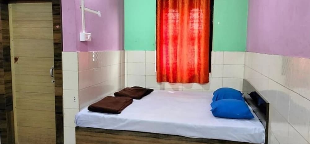 Goroomgo Central Guest House Agartala