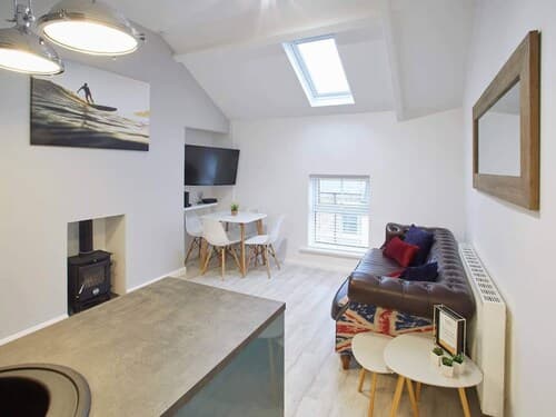 Host Stay The Surfer s Loft Apartment