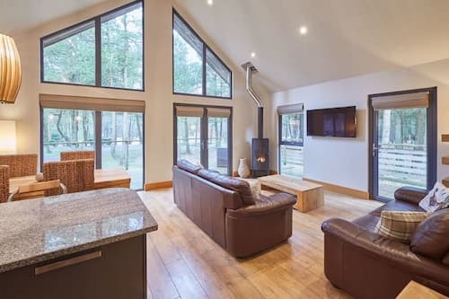 Host Stay Simon Howe Lodge