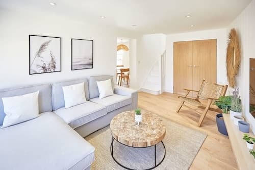 Host Stay Cosy Coastal Golden Lion Apartments