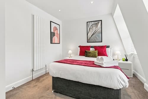 2 Bedroom Service Apt in Artillery Lane