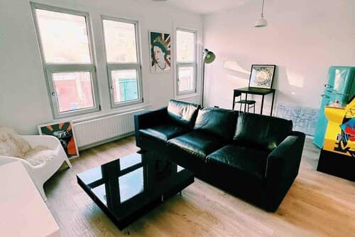 London Flat Next to Central Line Tube Station
