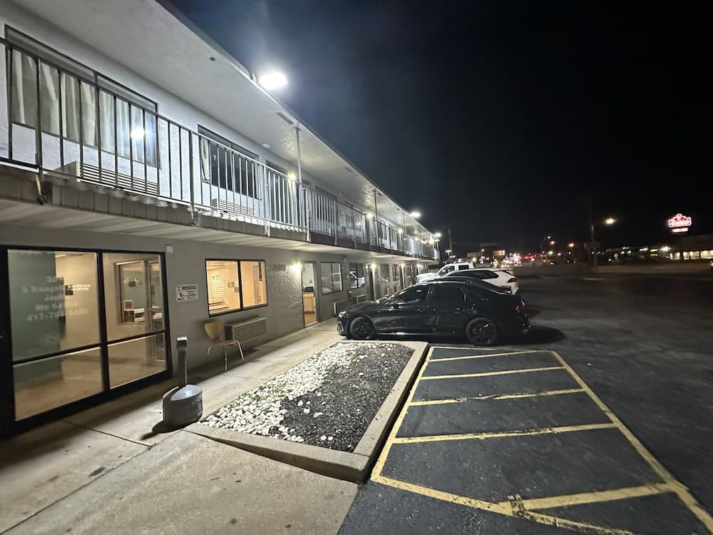 Super 7 INN