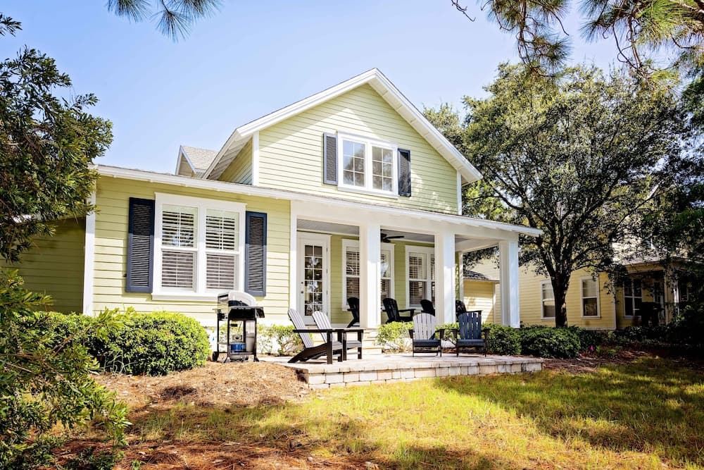 1281 Laurel Grove 3 Bedroom Home by RedAwning