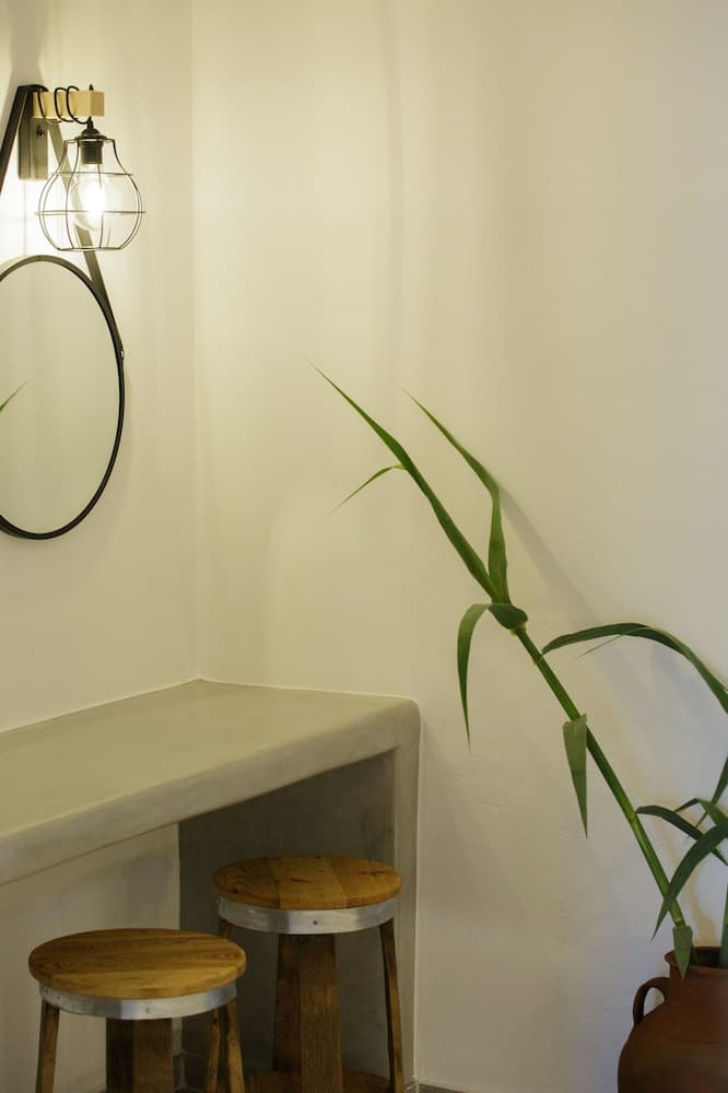 Athiri Luxury Suites Perivolos