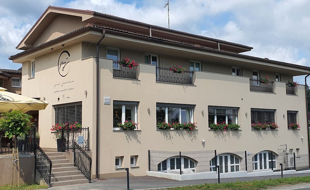 Gostilna s prenočišči pri Janezu