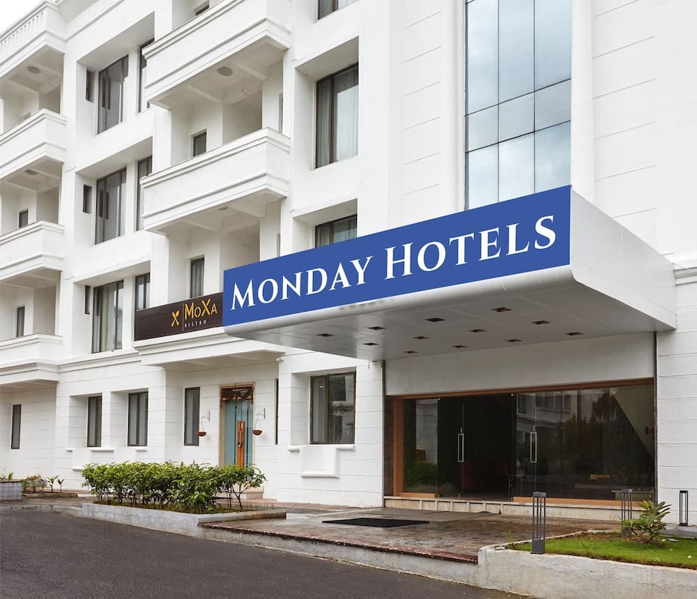 Monday Hotels Mahape