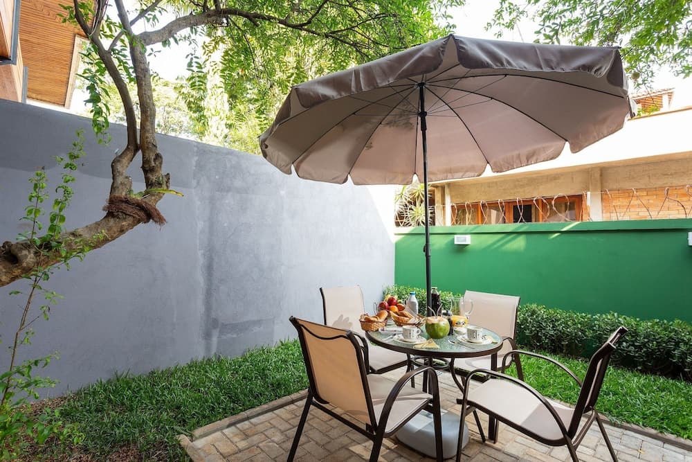 Açık havada yemek servisi