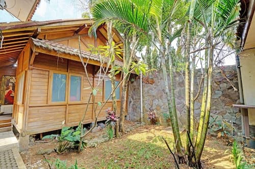 SPOT ON 92975 Aria Hostel Capsul Cihampelas