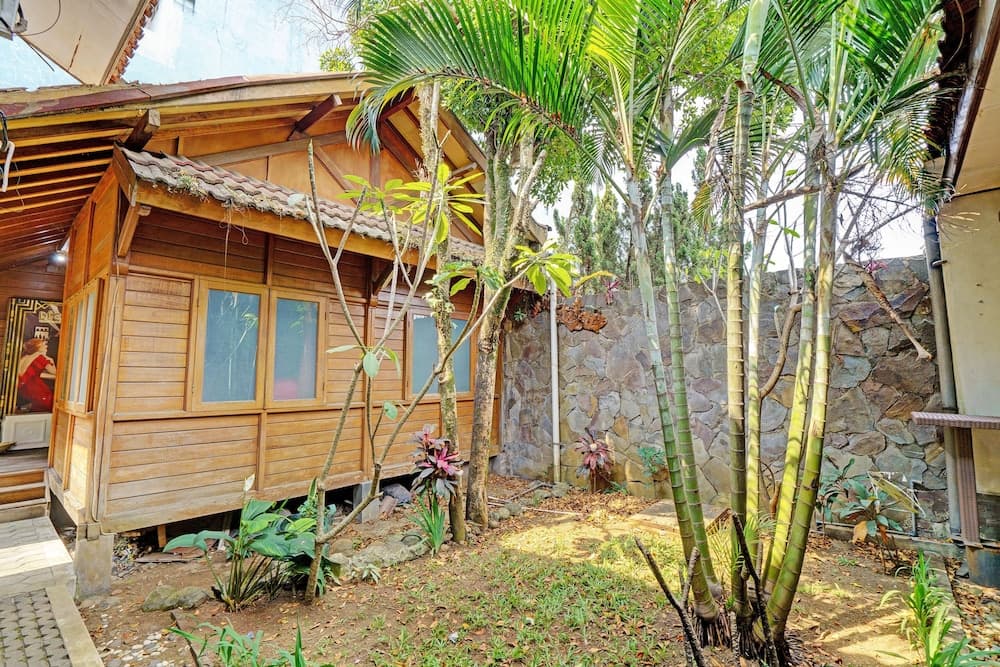 SPOT ON 92975 Aria Hostel Capsul Cihampelas