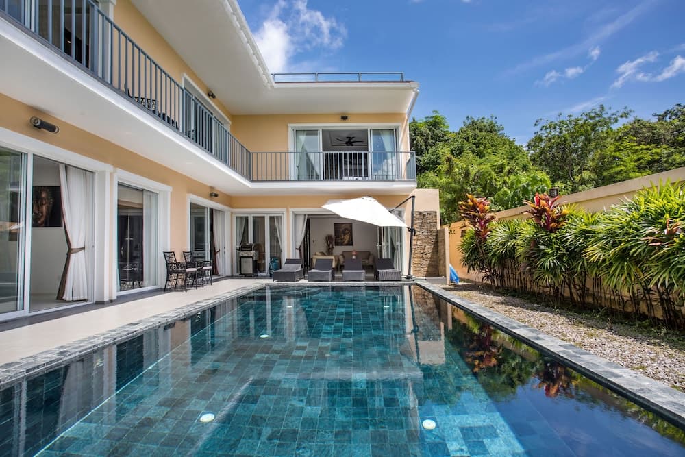 Spacious Tri-Level Pool Villa Dragon C