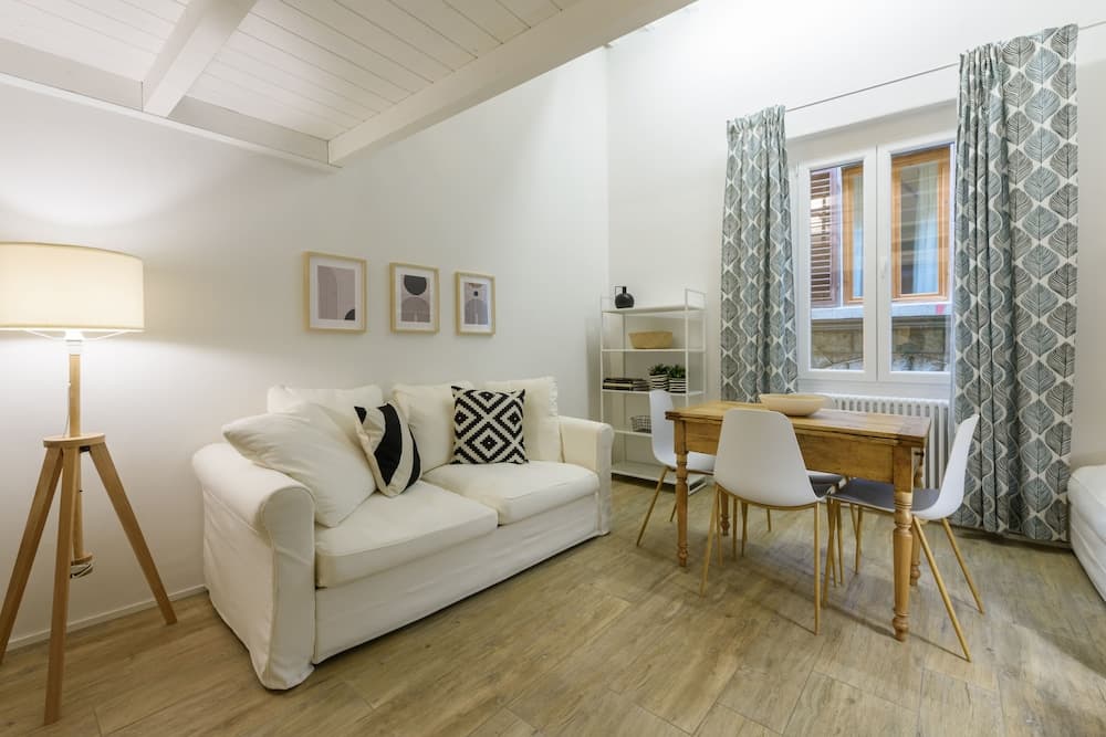 Madame Betta by Mmega