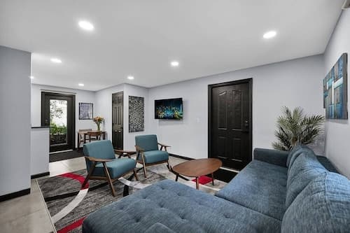 Luxury 2-bedroom Villa in Wilton Manors