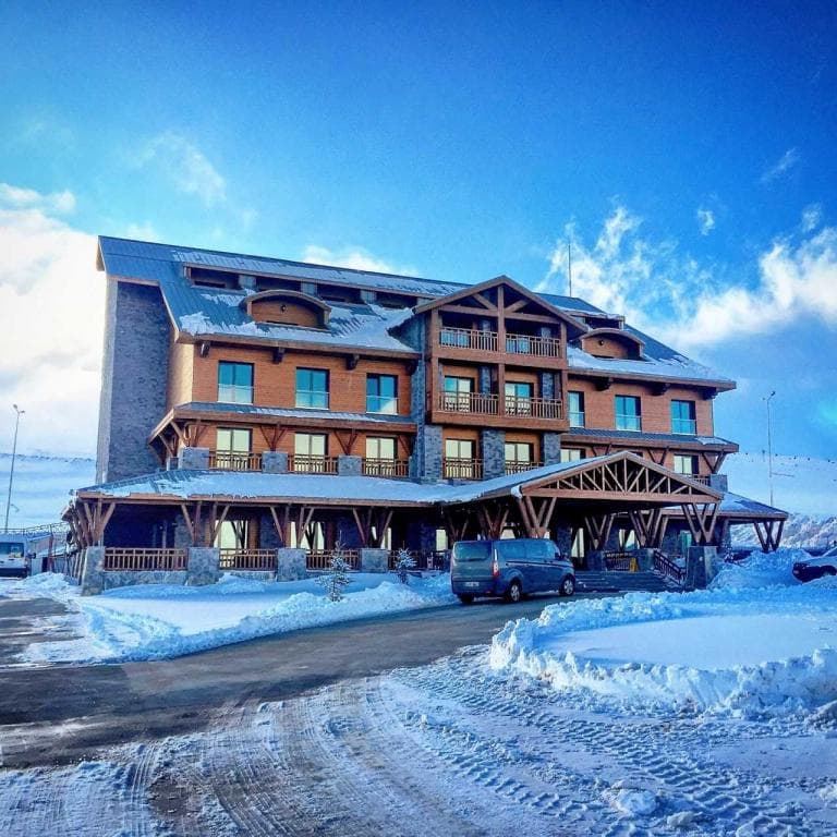Magna Pivot Hotel