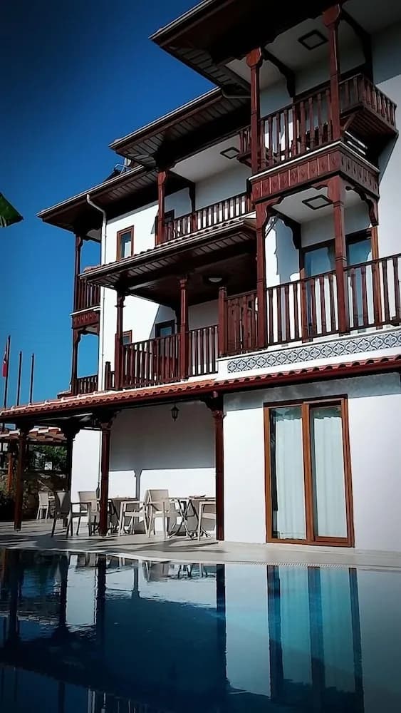 Konaklama yerinin ön cephesi