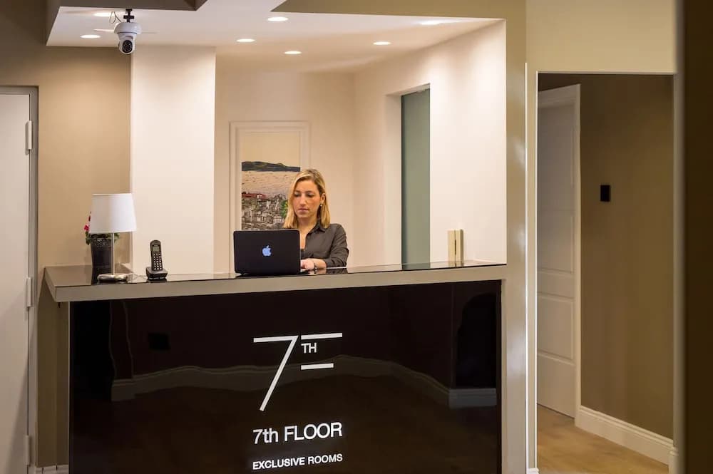 7th Floor Suite