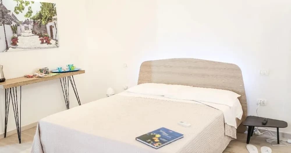 Ailanthus Holiday Suites