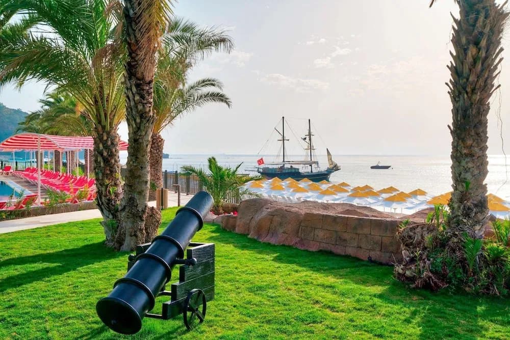 Pirate's Beach Club - All Inclusive