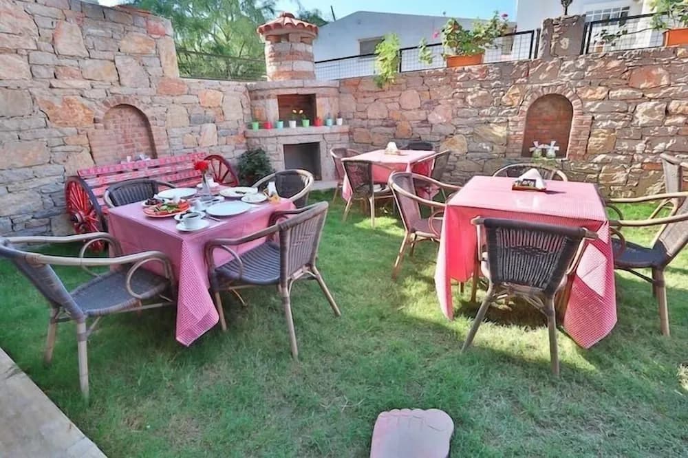 Açık havada yemek servisi
