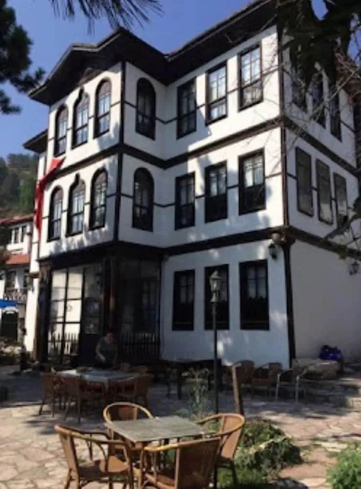 Konaklama yerinin ön cephesi