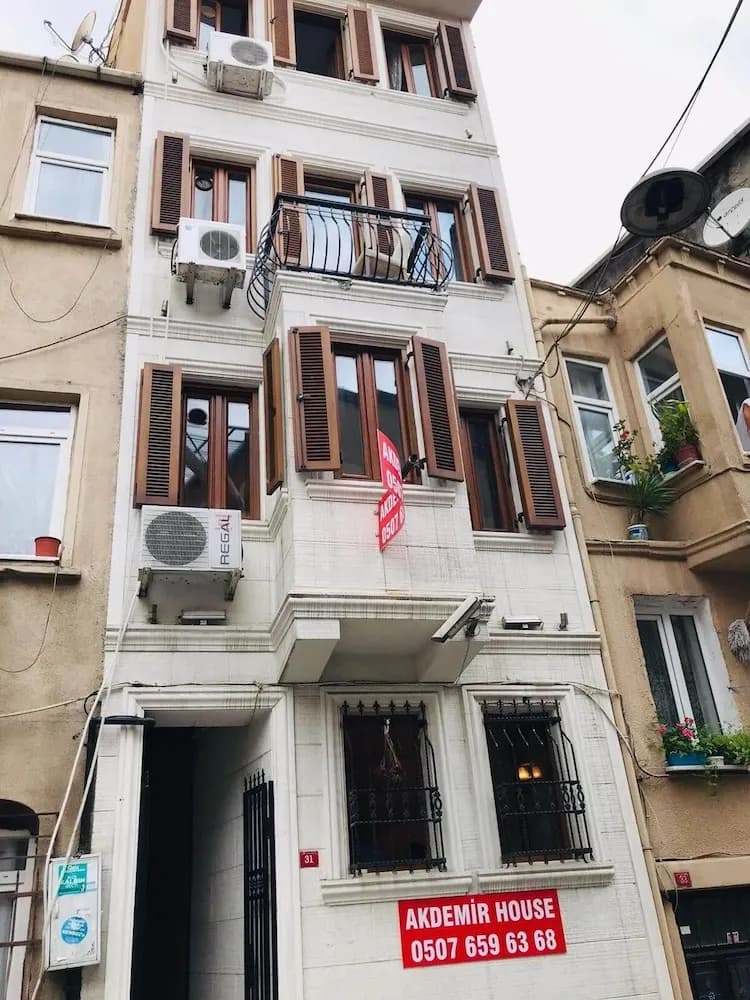 Akdemir House