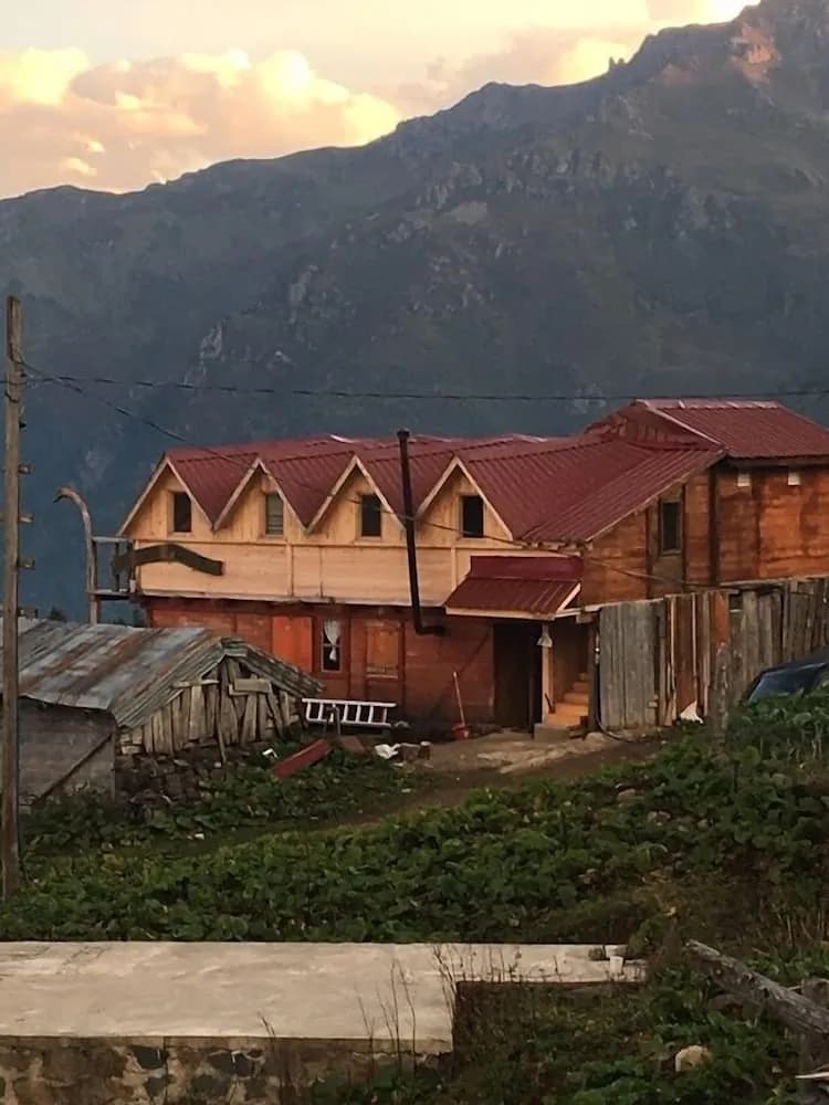 Konaklama yerinin ön cephesi
