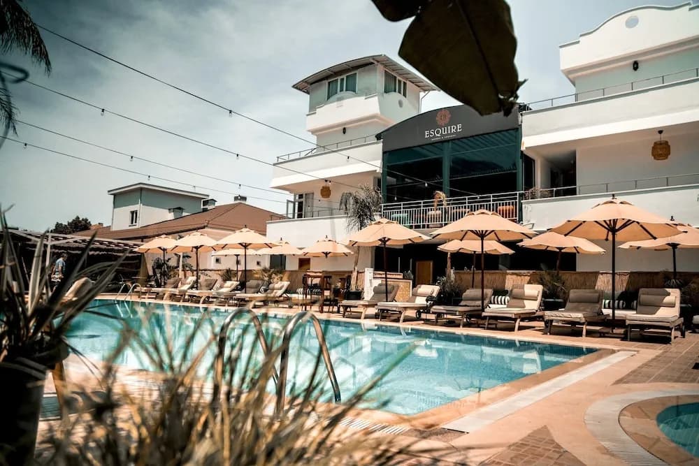 Esquire Hotels & Lounges