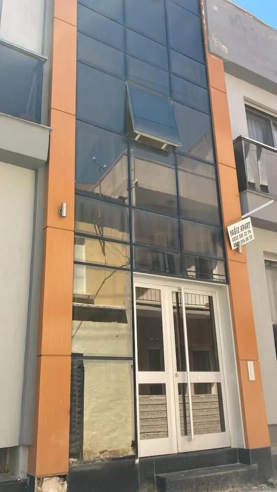 Yağız Apart