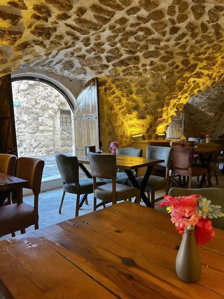 Mons Masius Otel