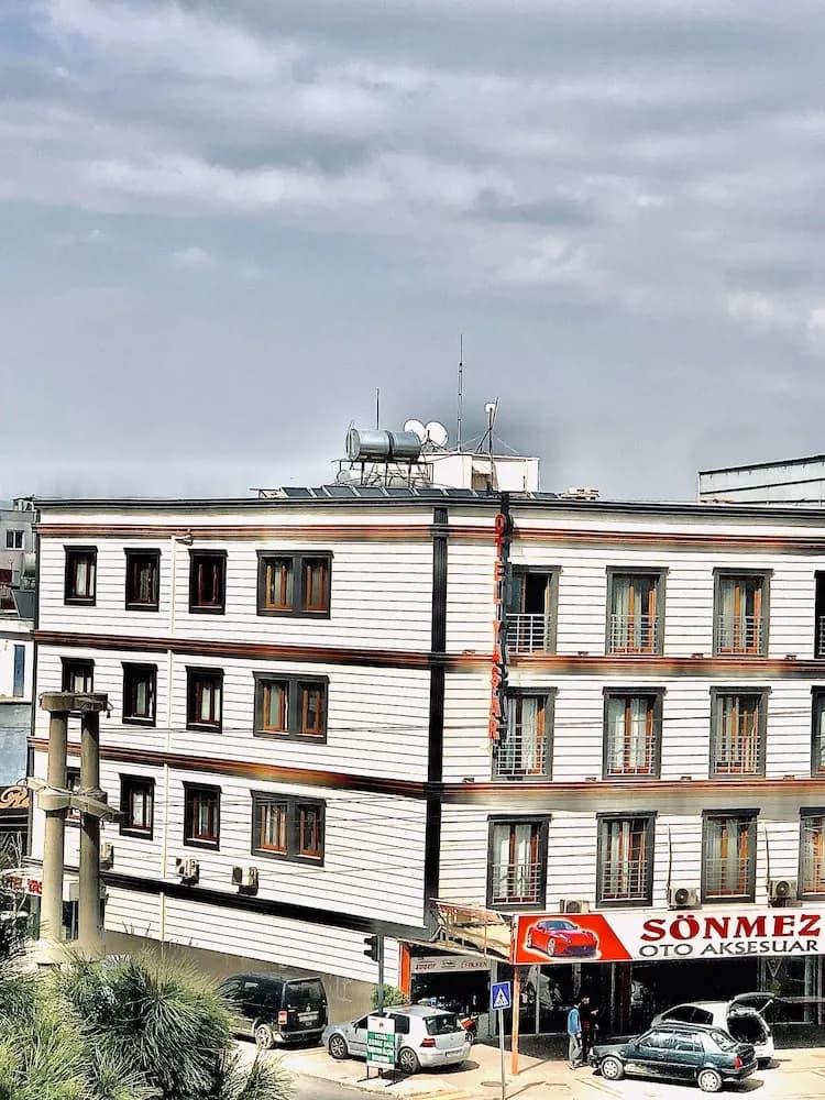 Otel Yaşar