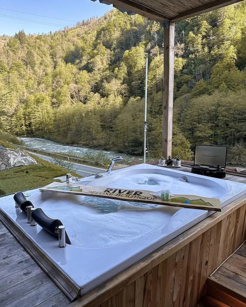 River Deluxe Boutique