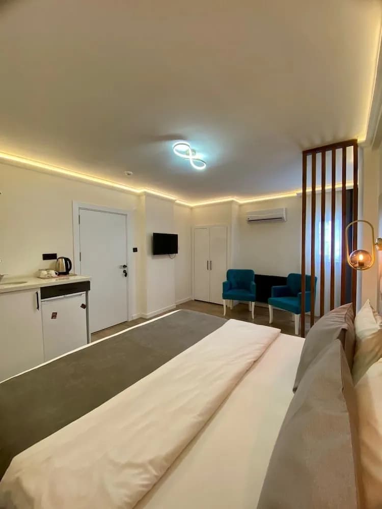 Golden Life Suite